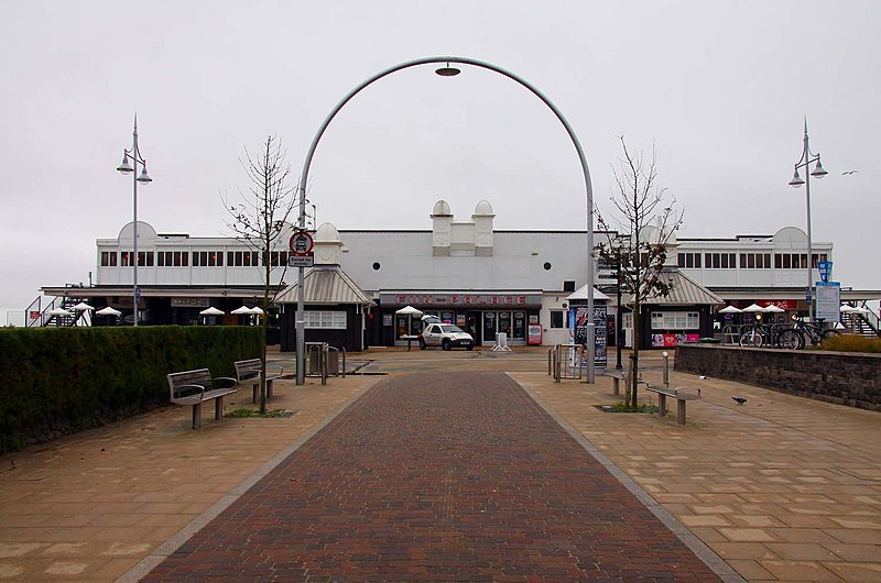 800px-claremont pier in lowestoft - geograph.org.uk - 2214001