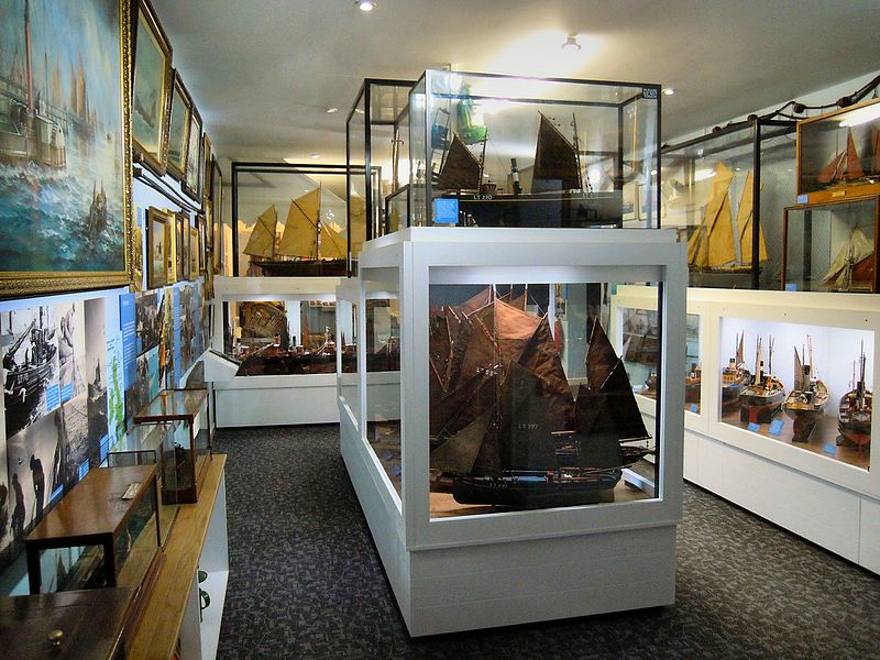 800px-lowestoft maritime museum ships